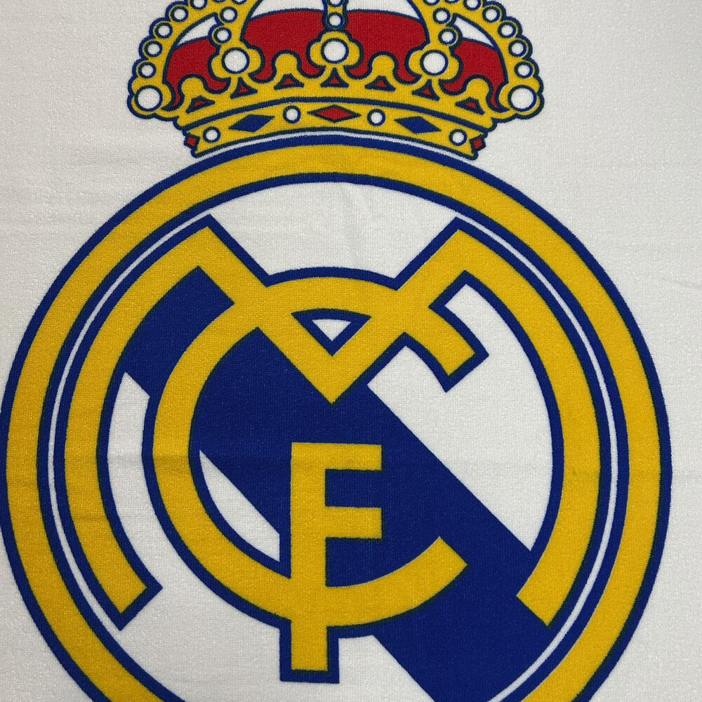 Real Madrid microfibre beach towel - Image 3