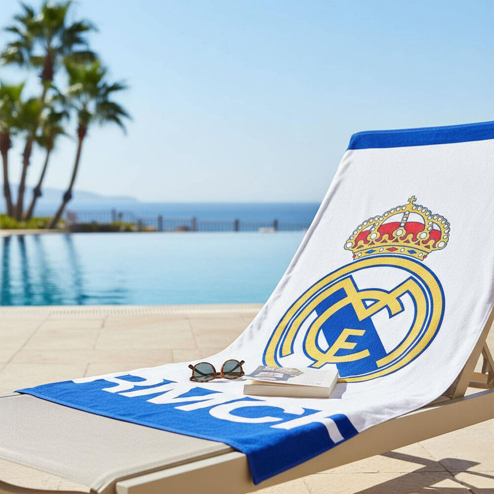 Real Madrid microfibre beach towel - Image 5
